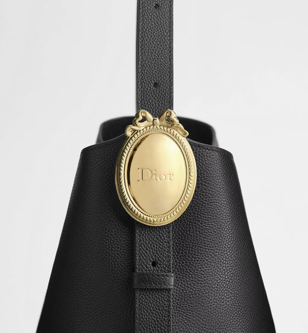中碼 Dior Médaillon 水桶袋 4